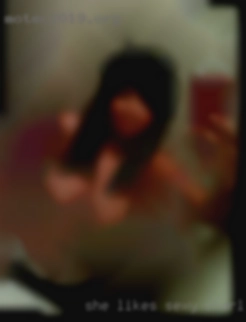 She likes sexy Charleston, SC pics and mystery.